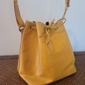 Classic Louis Vuitton Noé bucket bag